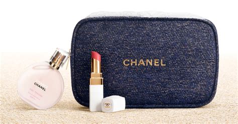 chanel 化粧品 クリスマス|シャネル(CHANEL)クリスマスコフレ2024ポーチ買い方&抽選＆ .